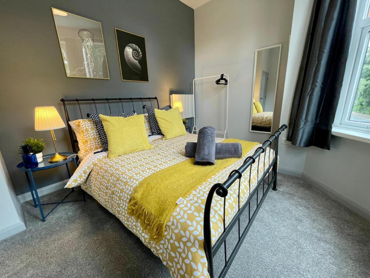 Trendy Stylish Apartment! - 5 Minute Walk To The Best Beach! - Great Location - Parking - Fast Wifi - Smart Tv - Newly Decorated - Sleeps Up To 6! Close To Bournemouth & Poole Town Centre & Sandbanks Екстериор снимка