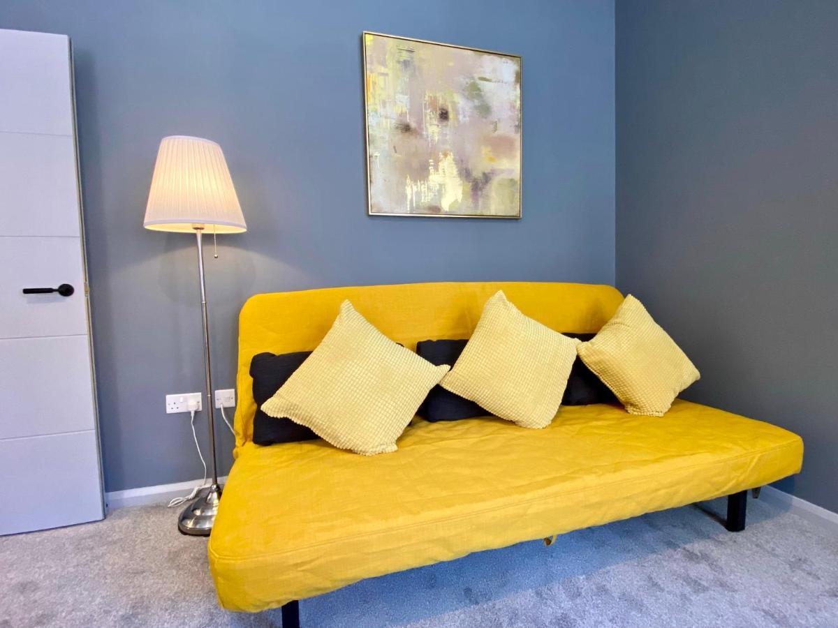Trendy Stylish Apartment! - 5 Minute Walk To The Best Beach! - Great Location - Parking - Fast Wifi - Smart Tv - Newly Decorated - Sleeps Up To 6! Close To Bournemouth & Poole Town Centre & Sandbanks Екстериор снимка