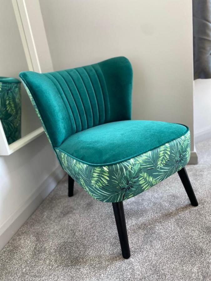 Trendy Stylish Apartment! - 5 Minute Walk To The Best Beach! - Great Location - Parking - Fast Wifi - Smart Tv - Newly Decorated - Sleeps Up To 6! Close To Bournemouth & Poole Town Centre & Sandbanks Екстериор снимка